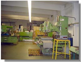 Fertigungshalle NC-Fräsmaschinen